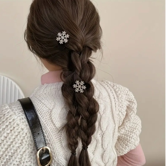 🌹 FREE w/purchase Snowflake crystal rhinestone hair clips - Picture 2 of 14